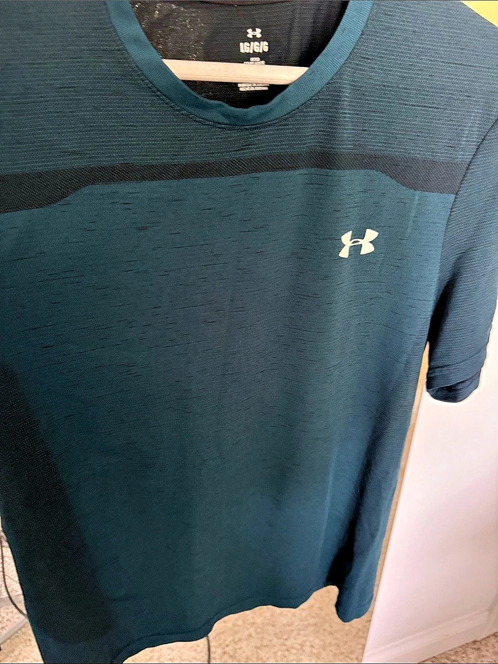 Under Armour Men's Color Block Tee Green & Black Size Large Like New